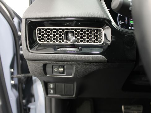 Used 2023 Honda Civic Sport image 8