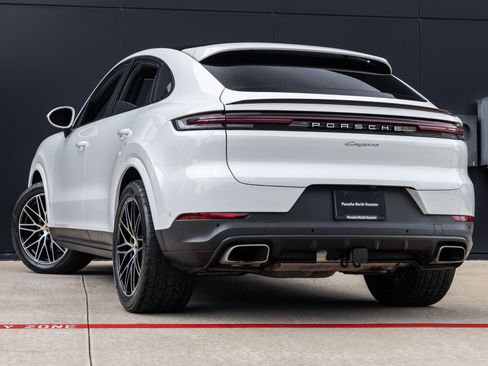 Used 2025 Porsche Cayenne Coupe w/ Premium Package Plus AWD/4WD image 3