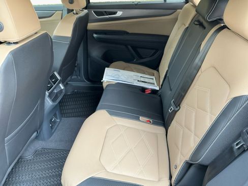 New 2026 Volkswagen Atlas Cross Sport SE image 12