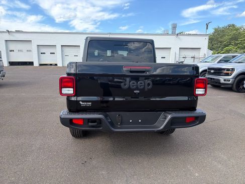 Used 2024 Jeep Gladiator Sport AWD/4WD image 4
