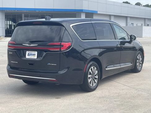 Used 2023 Chrysler Pacifica Limited FWD image 4