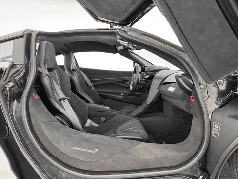 New 2026 McLaren 750S image 25