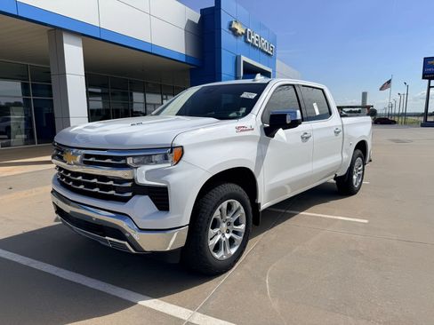 Used 2025 Chevrolet Silverado 1500 LTZ AWD/4WD image 2