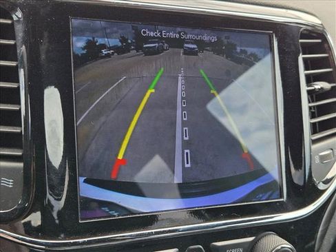 Used 2019 Jeep Grand Cherokee Altitude RWD image 13