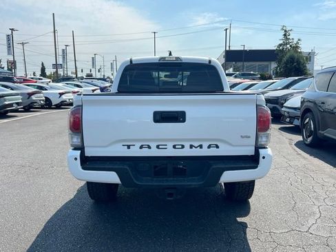 Used 2021 Toyota Tacoma TRD Sport w/ Technology Package AWD/4WD image 10