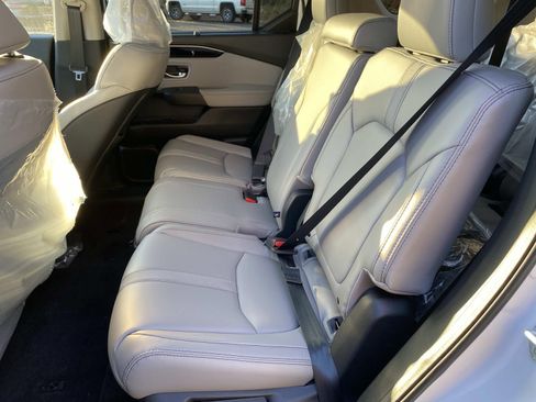 New 2025 Honda Pilot Touring image 8