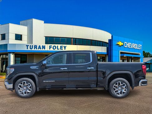 Used 2024 GMC Sierra 1500 SLT w/ SLT Premium Package RWD image 2
