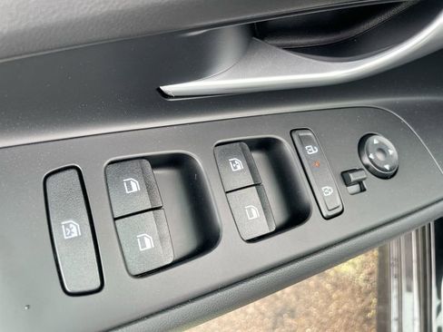 New 2025 Hyundai Elantra Limited image 39