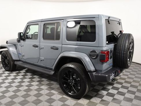 Used 2025 Jeep Wrangler Unlimited Sahara AWD/4WD image 3