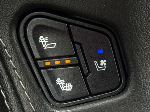 Used 2018 Chevrolet Tahoe Premier AWD/4WD image 44