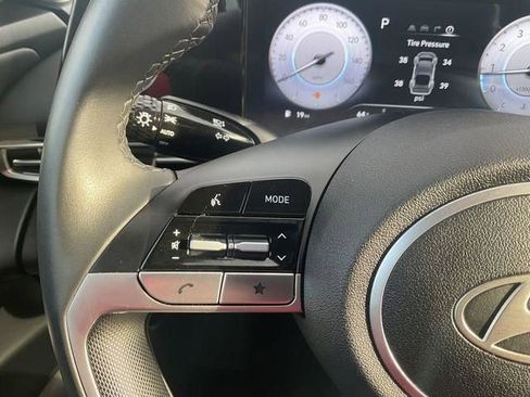 Used 2025 Hyundai Elantra SEL image 29