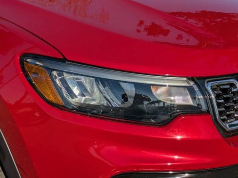 Used 2025 Jeep Compass Limited image 10