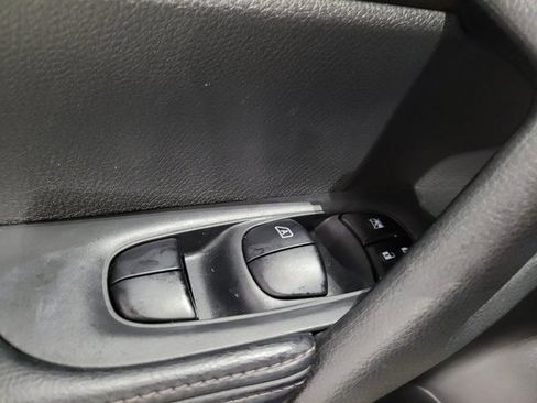 Used 2016 Nissan Rogue SV image 47