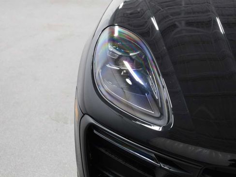 Certified 2024 Porsche Macan AWD/4WD image 15