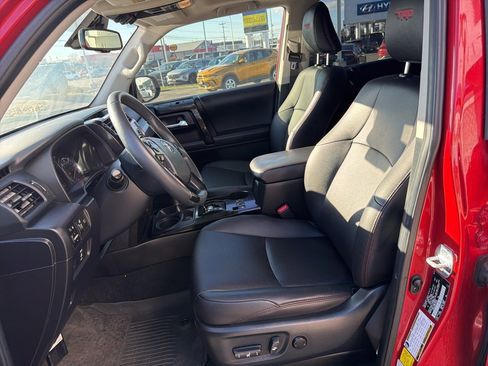 Used 2021 Toyota 4Runner Venture w/ Moonroof Package image 12