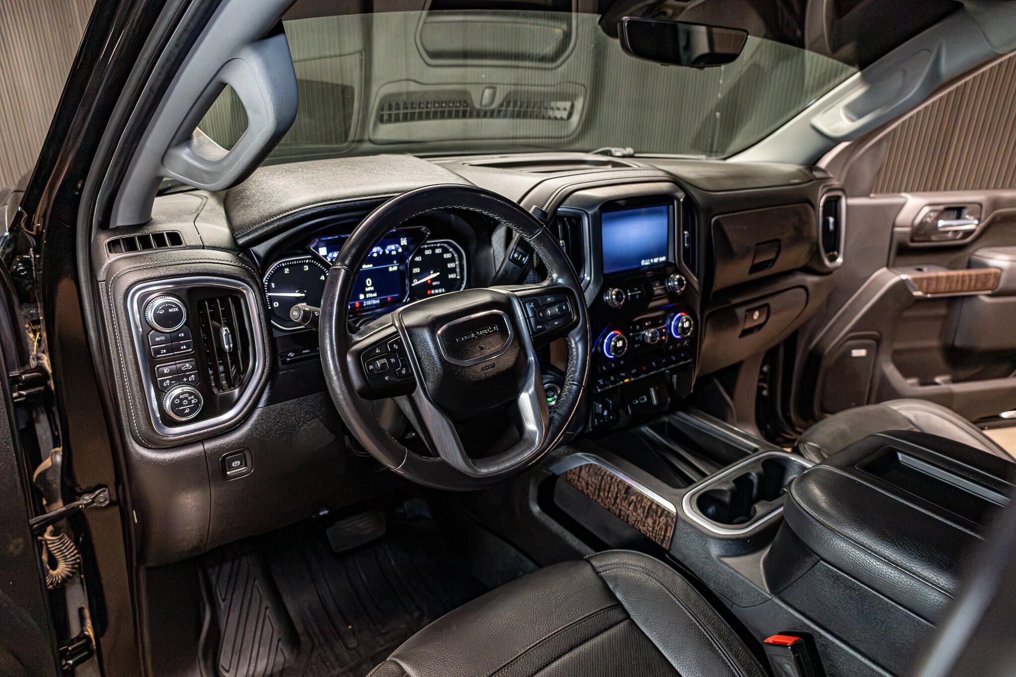 Used 2022 GMC Sierra 3500 Denali w/ Denali Ultimate Package AWD/4WD image 13