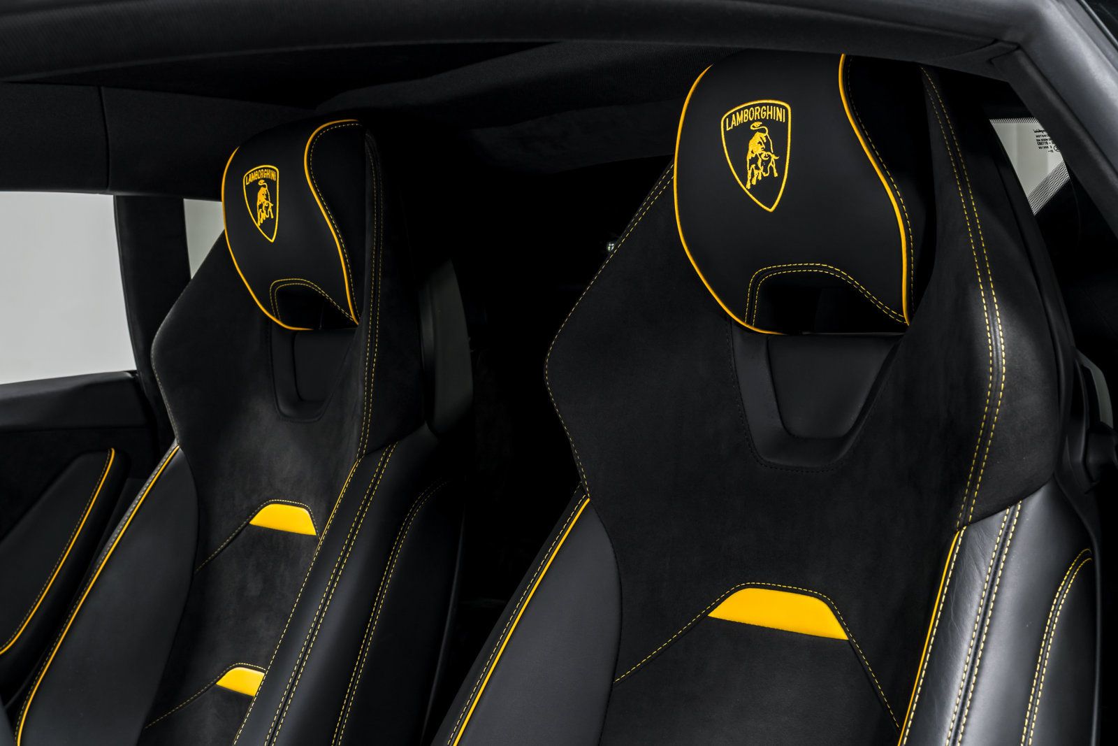 Used 2023 Lamborghini Huracan Tecnica RWD image 19
