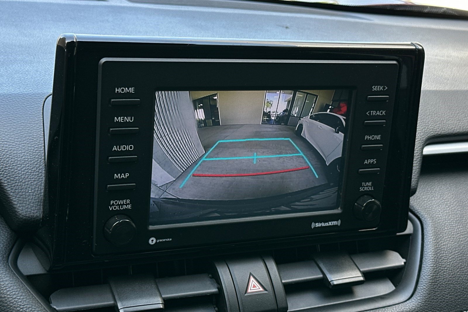Used 2020 Toyota RAV4 LE AWD/4WD image 18