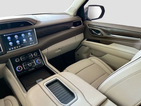 Used 2021 GMC Yukon XL Denali w/ Denali Premium Package AWD/4WD image 25