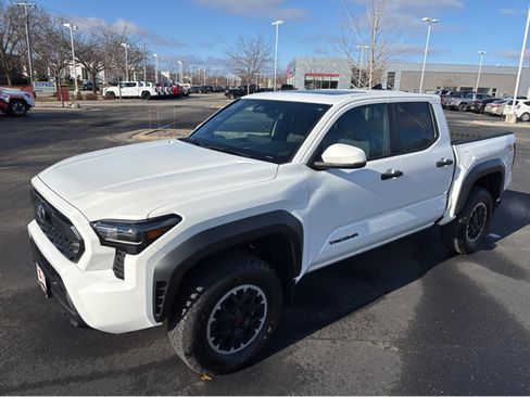 Used 2024 Toyota Tacoma TRD Off-Road image 15