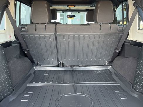 Used 2017 Jeep Wrangler Unlimited Sahara w/ Connectivity Group image 39