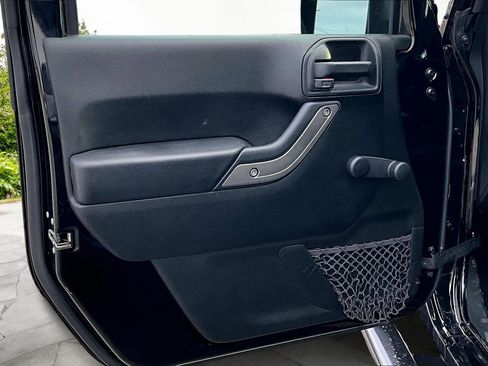 Used 2018 Jeep Wrangler Unlimited Sport w/ Connectivity Group image 23