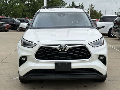 Used 2021 Toyota Highlander LE FWD image 8