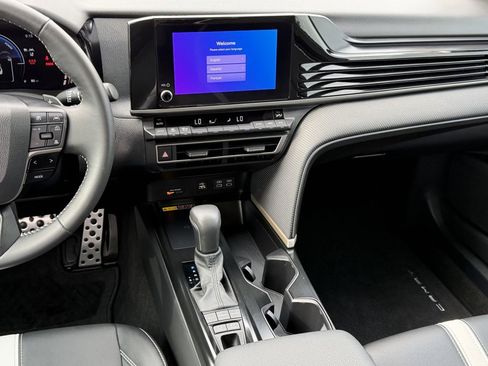 Used 2025 Toyota Camry SE w/ Convenience Package FWD image 17