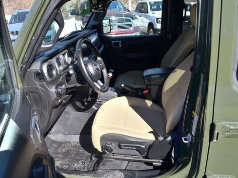 Used 2021 Jeep Gladiator Willys image 17