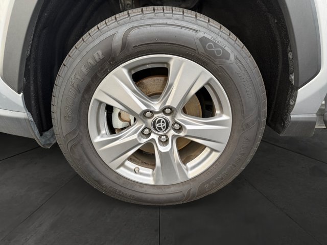 Used 2023 Toyota RAV4 LE AWD/4WD image 9
