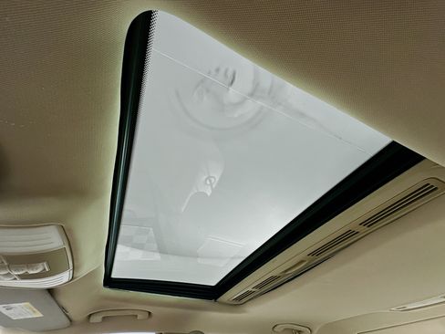 Used 2011 Mercedes-Benz E 350 Sedan image 23