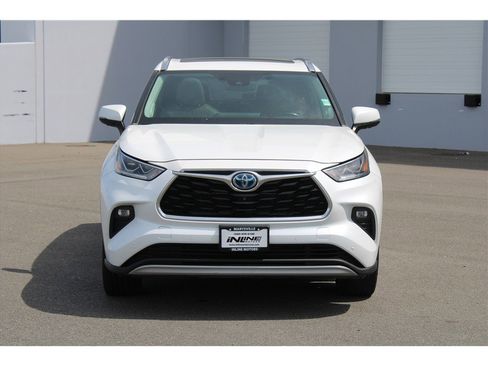 Used 2022 Toyota Highlander Platinum AWD/4WD image 5