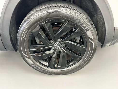 Used 2023 Volkswagen Atlas Cross Sport SE w/ Panoramic Sunroof Package FWD image 11