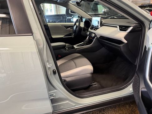 Used 2021 Toyota RAV4 XLE w/ Convenience Package AWD/4WD image 28