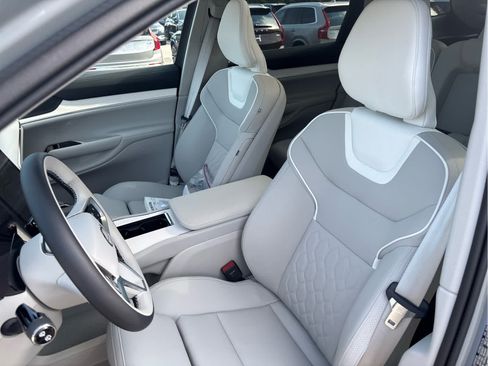 Used 2025 Volvo EX90 Ultra AWD/4WD image 18