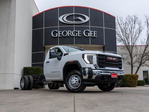 New 2026 GMC Sierra 3500 Pro image 1