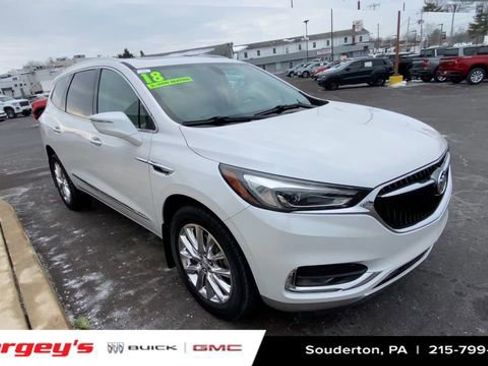 Used 2018 Buick Enclave Essence image 2