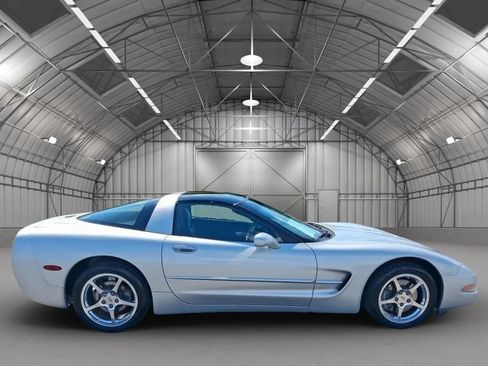 Used 2001 Chevrolet Corvette Coupe w/ Preferred Equipment Group2 RWD image 7