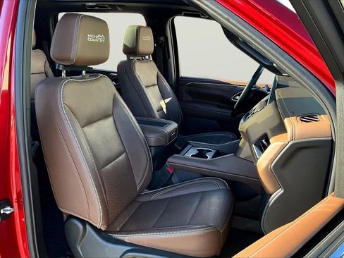 Used 2024 Chevrolet Suburban High Country image 23