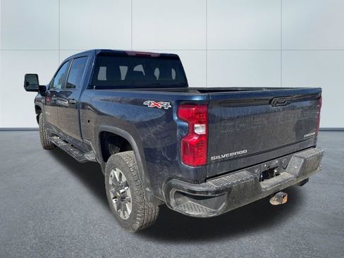 Used 2022 Chevrolet Silverado 2500 Custom w/ Custom Convenience Package AWD/4WD image 2