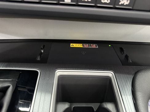 Used 2026 Toyota Sienna XLE FWD image 19