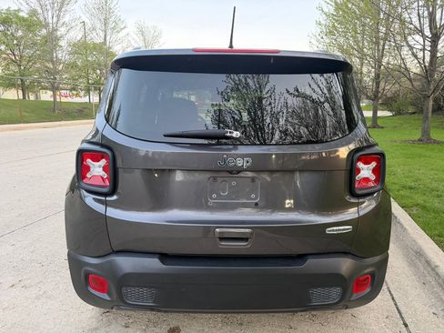 Used 2021 Jeep Renegade Latitude FWD image 5