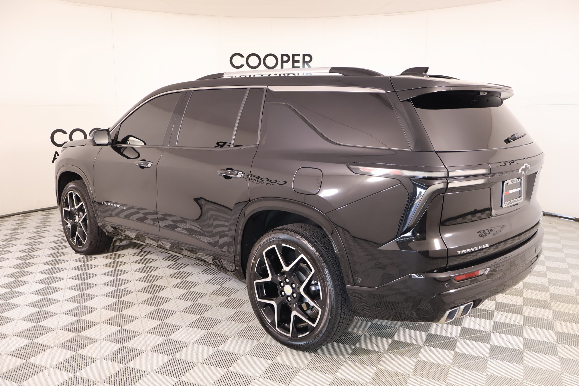 Used 2025 Chevrolet Traverse High Country FWD image 23