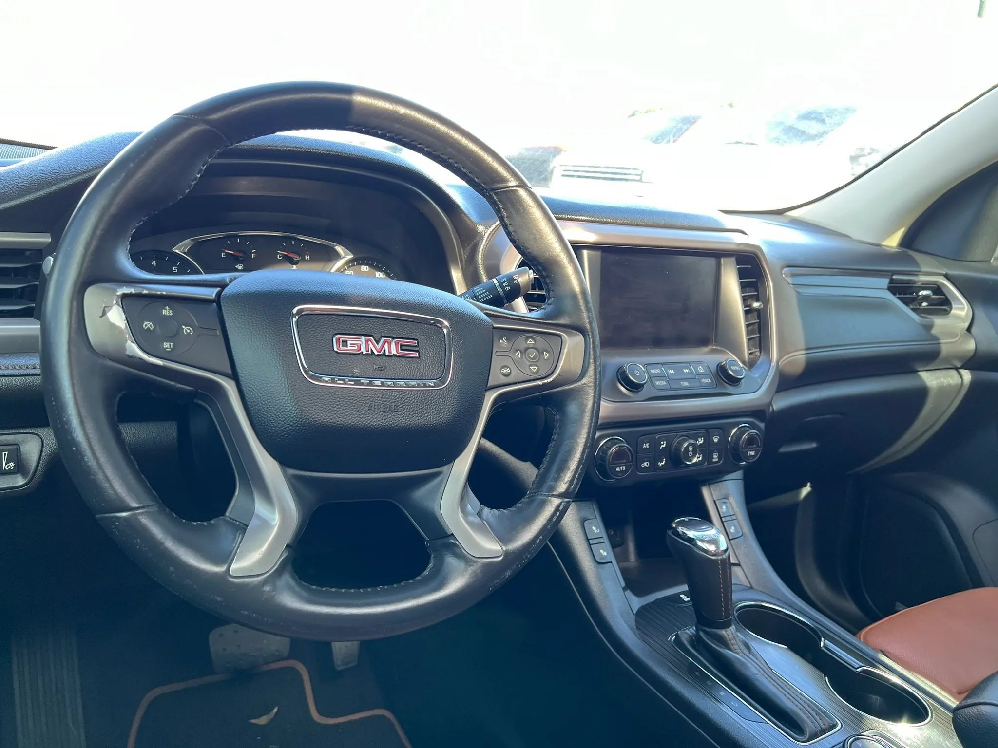 Used 2017 GMC Acadia SLT AWD/4WD image 14