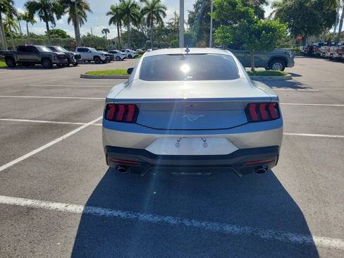 Used 2025 Ford Mustang Coupe RWD image 6