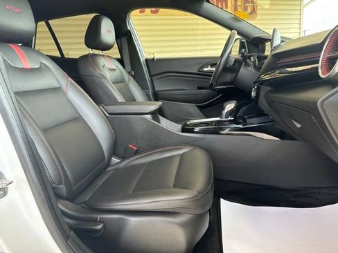 Used 2024 Chevrolet Trax RS w/ Sunroof Package FWD image 24