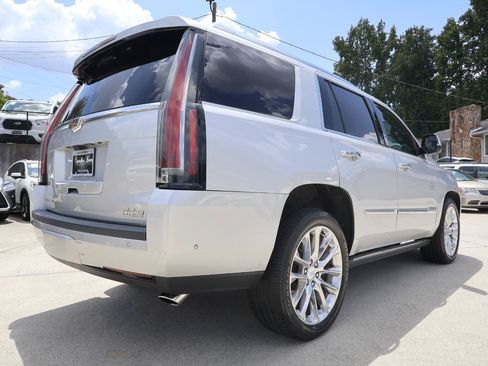 Used 2017 Cadillac Escalade Premium Luxury AWD/4WD image 7