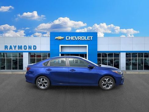 Used 2020 Kia Forte LXS FWD image 2