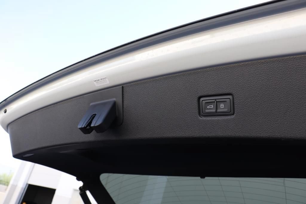 Used 2023 Audi SQ8 Prestige AWD/4WD image 26