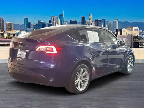 Used 2023 Tesla Model Y Long Range AWD/4WD image 4
